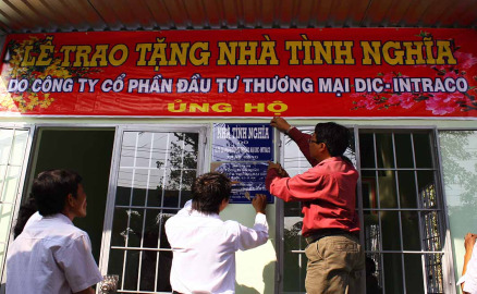 le-trao-tang-nha-tinh-nghia